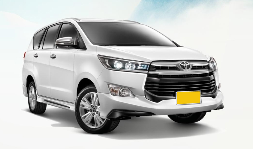 LOCATION DE VOITURE EN INDE – Toyota Innova Crysta 