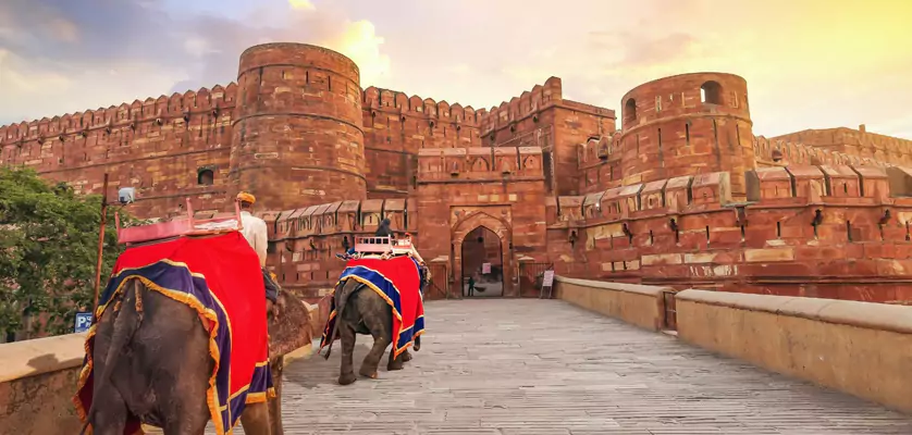 Explore Agra Fort – A UNESCO World Heritage Site Near Taj Mahal Agra Fort in Uttar Pradesh – Historic Red Sandstone Mughal Fort